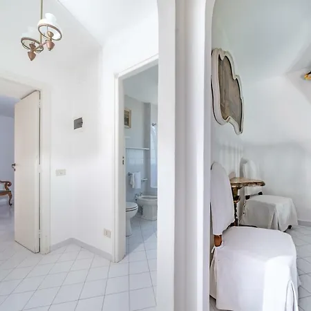 Charming * Capri