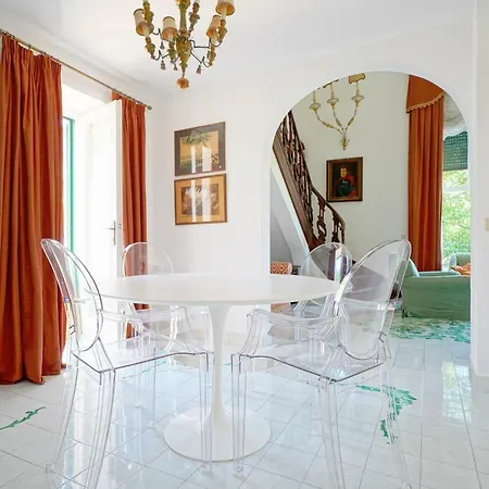 Charming * Capri